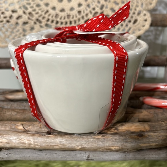 LAST SET! RAE DUNN CANDY CANE CHRISTMAS MEASURING CUPS - Picture 2 of 7